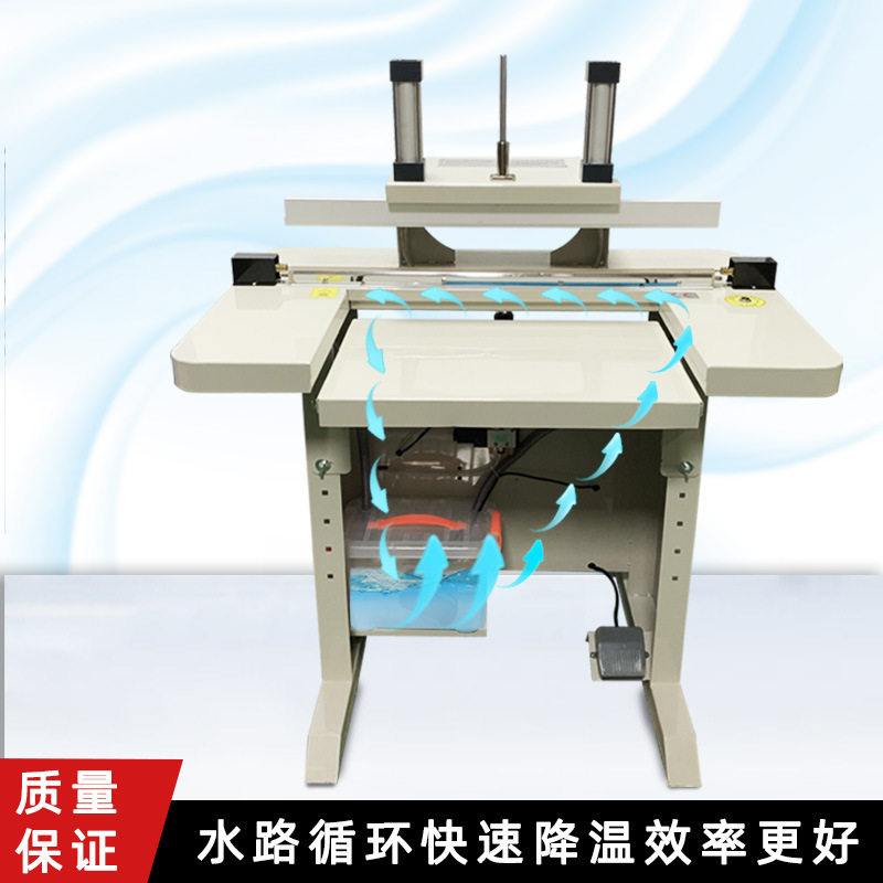 水冷封口機(jī)主要是利用水冷系統(tǒng)輔助封口工作可以快速有效地完成封口，并通過(guò)水冷使封口強(qiáng)度更高，防止液體泄漏